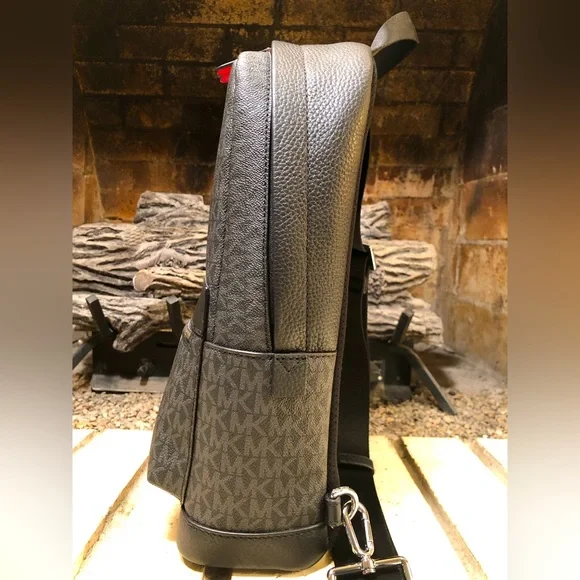 💥Moving to @the_bag_guy💥Michael Kors - Mason Varsity Stripe Sling Pack - Picture 6 of 16